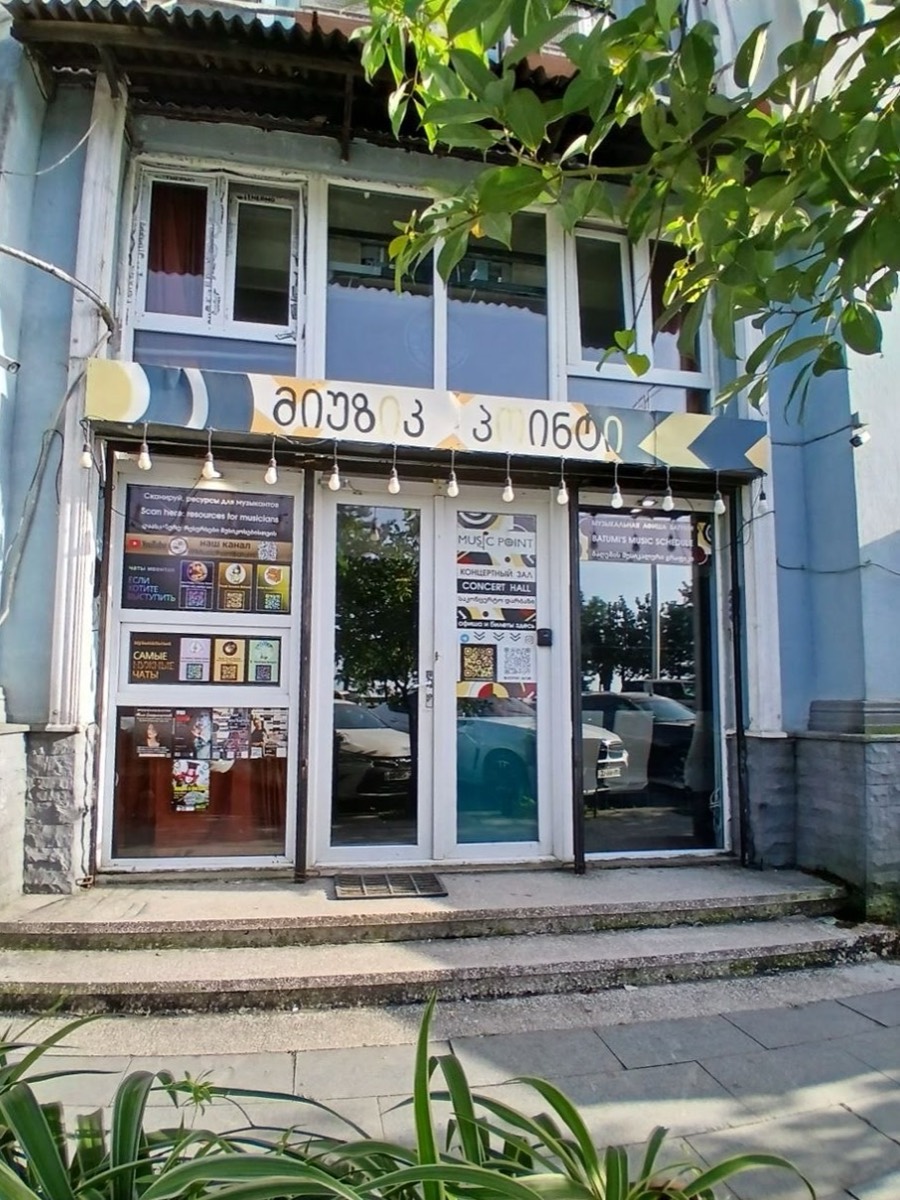 Music Point Магнолия, вход